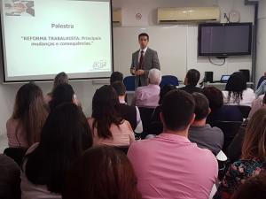 Palestra sobre a Reforma Trabalhista. 