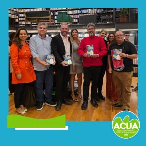 Diretoria da ACIJA participa do lançamento do livro “Além do Crachá”, de Antoniel Bastos 