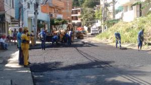 Obras de melhorias na pavimentaÃ§Ã£o da Estrada do ItanhangÃ¡. 