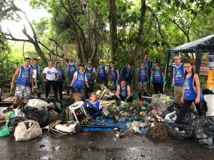 A ACIJA através do Grupo PAM realiza doação de luvas para o serviços de limpeza das Lagoas da Barra da Tijuca. 